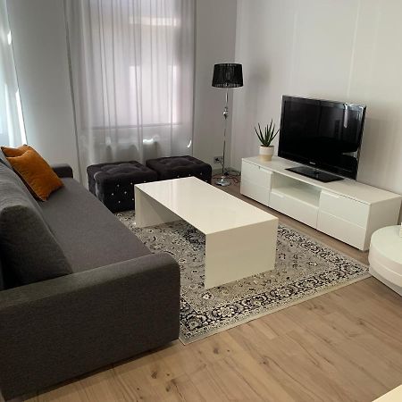Zair Fireplace Apartments Таллин Экстерьер фото